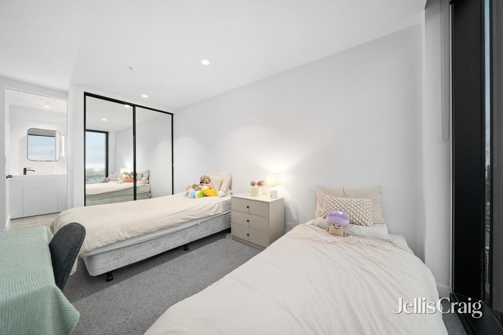 7207/462 Elizabeth Street, Melbourne image 9