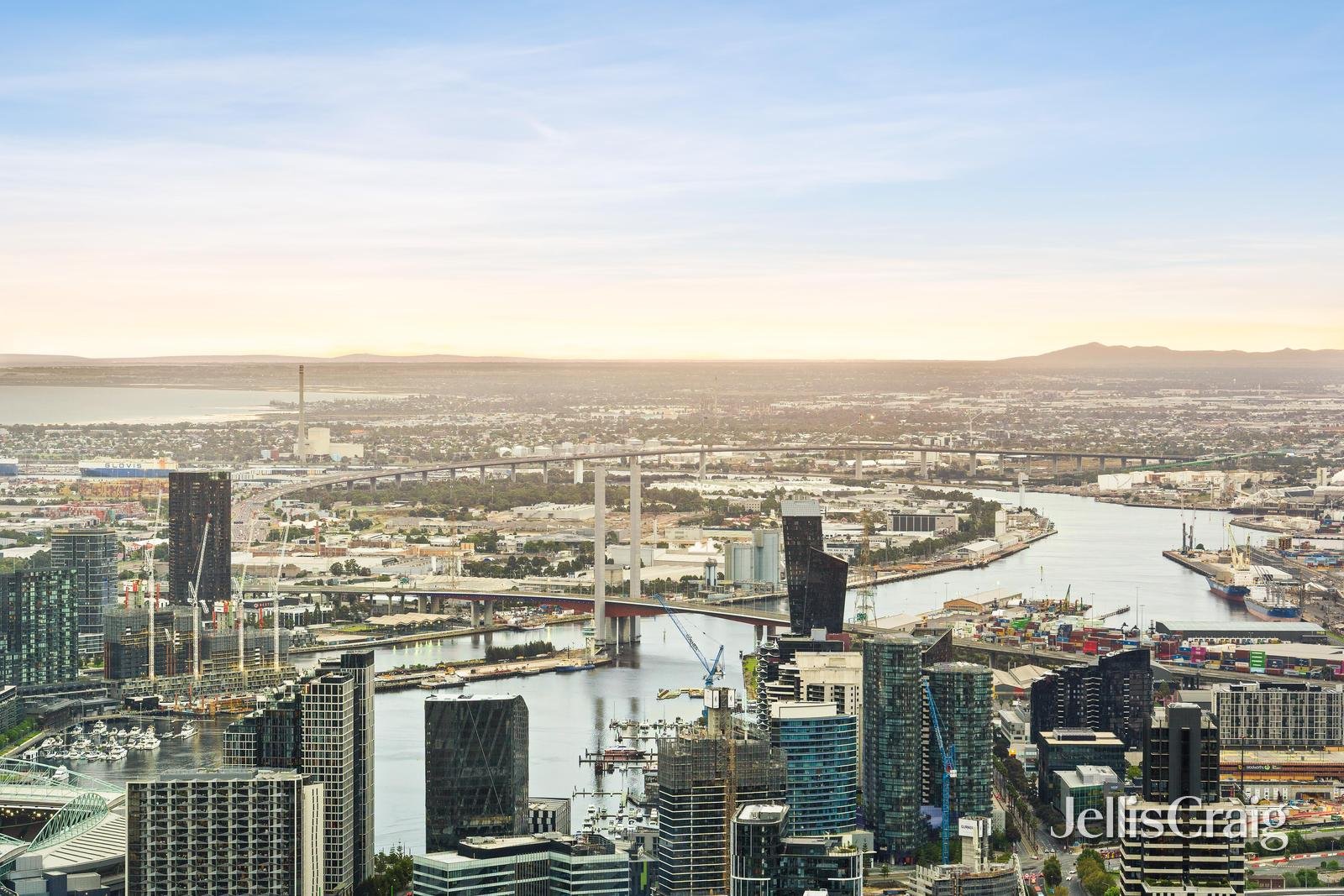 7207/462 Elizabeth Street, Melbourne image 11