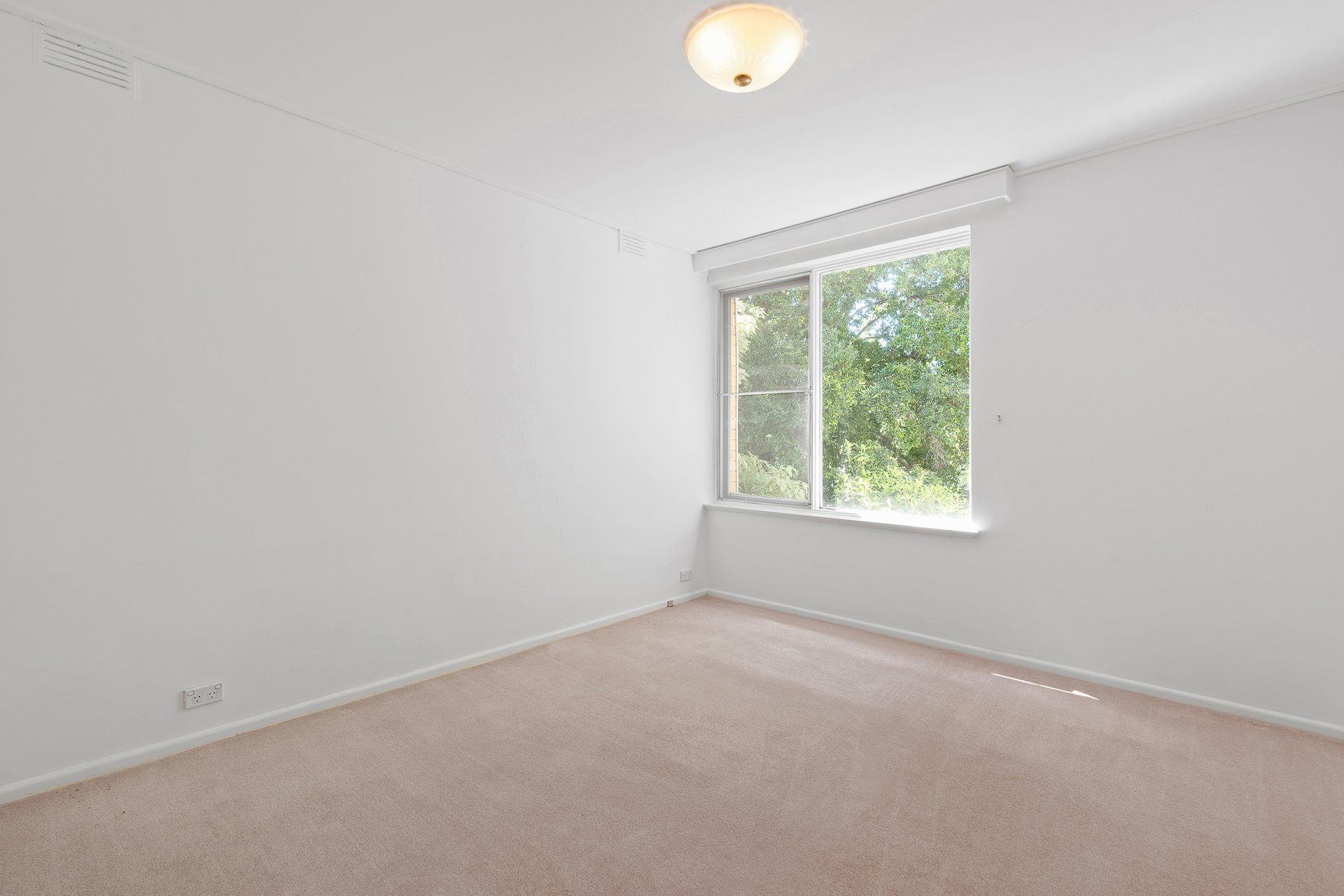 Property Gallery Thumbnail 7