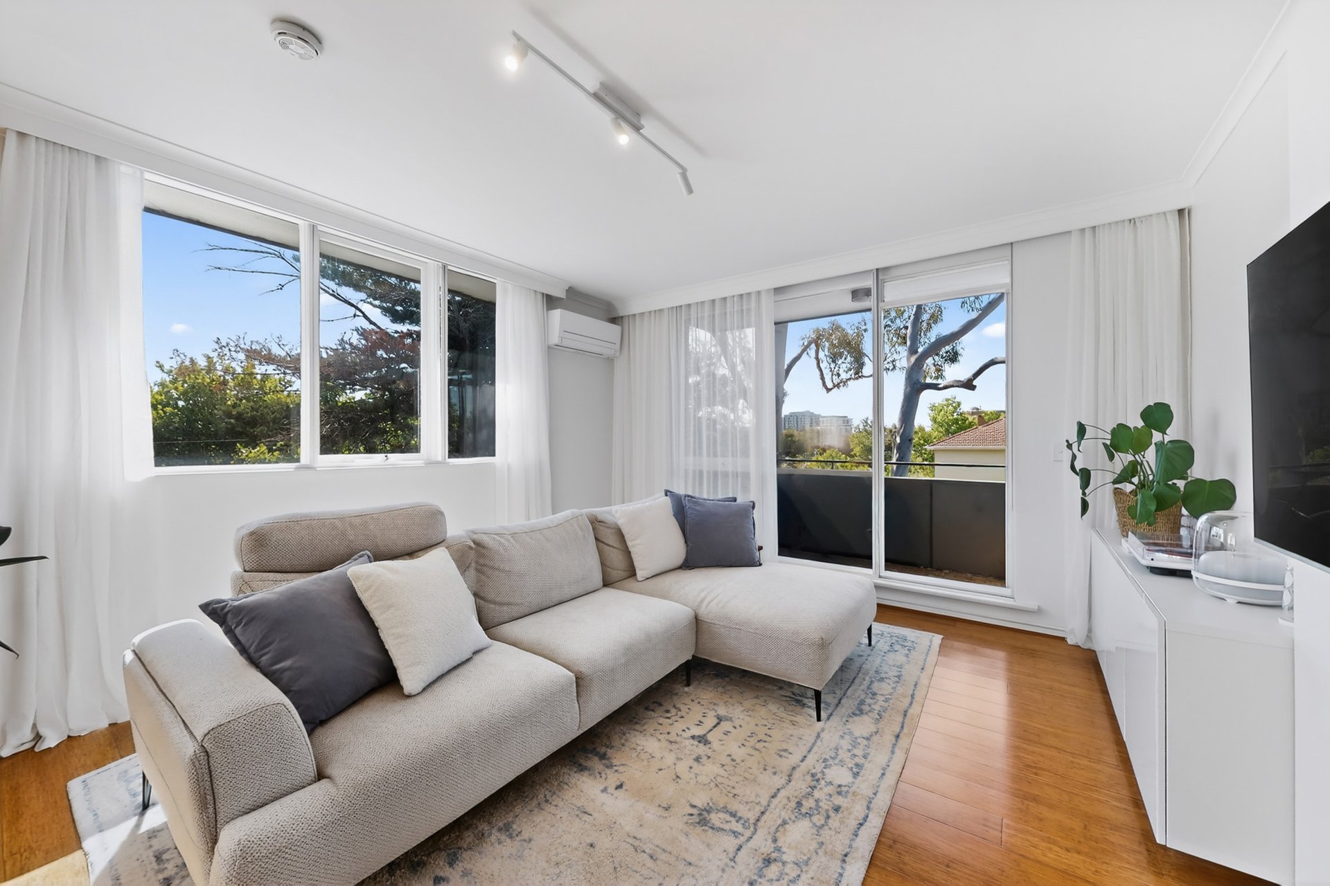 7/211 Brighton Road, Elwood image 2