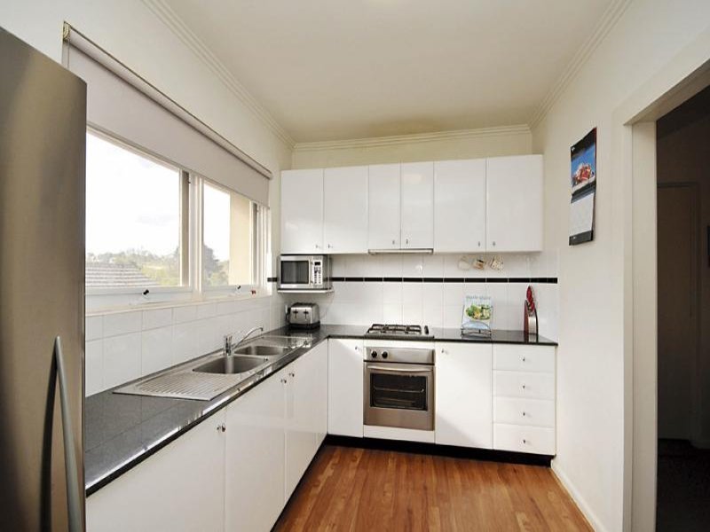 7/22 Weir Street, Balwyn image 2