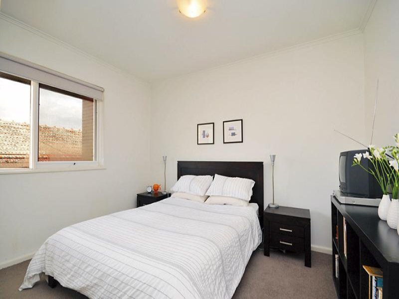 7/22 Weir Street, Balwyn image 4