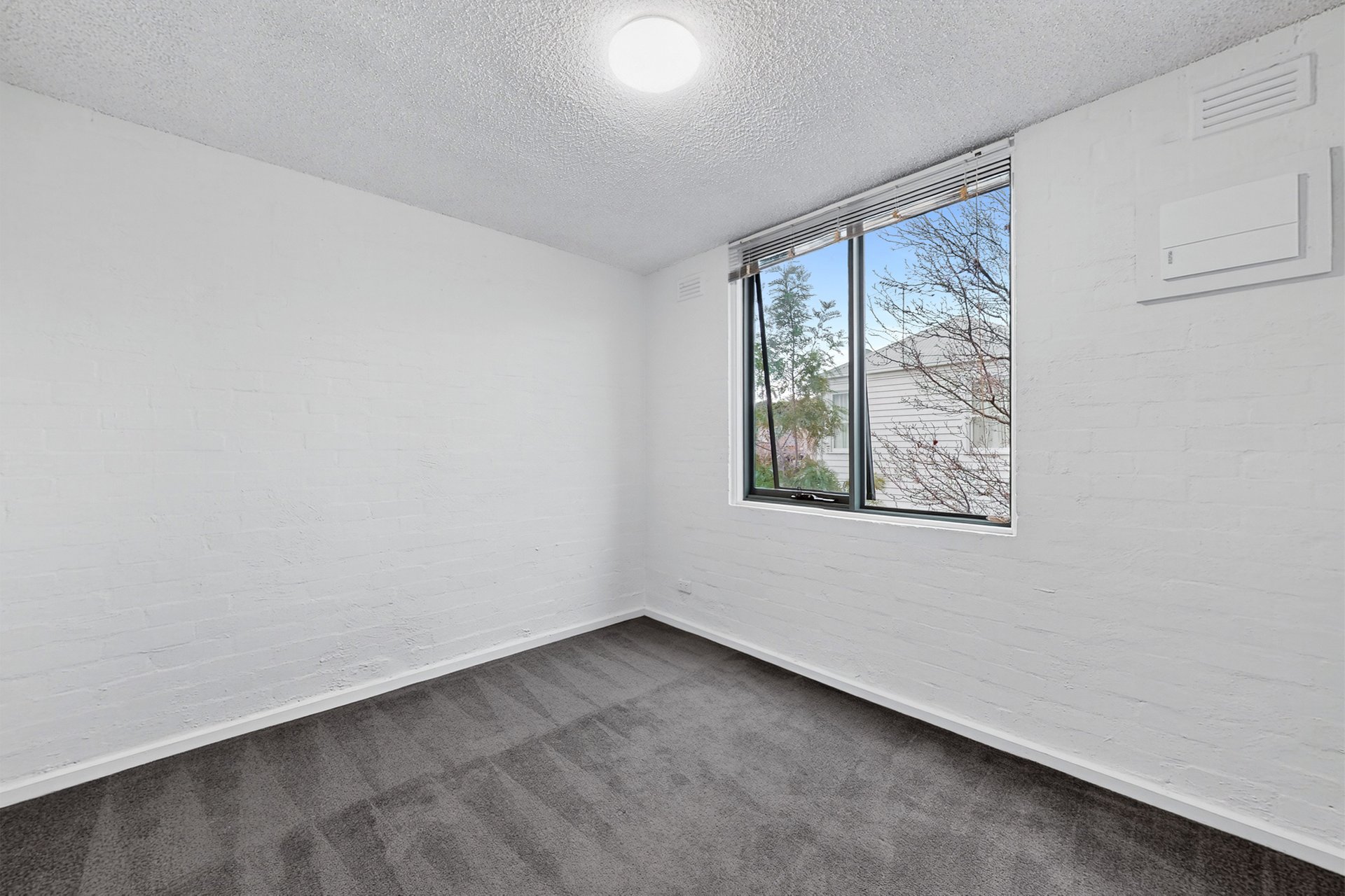 7 / 227 Bridport Street West  Albert Park