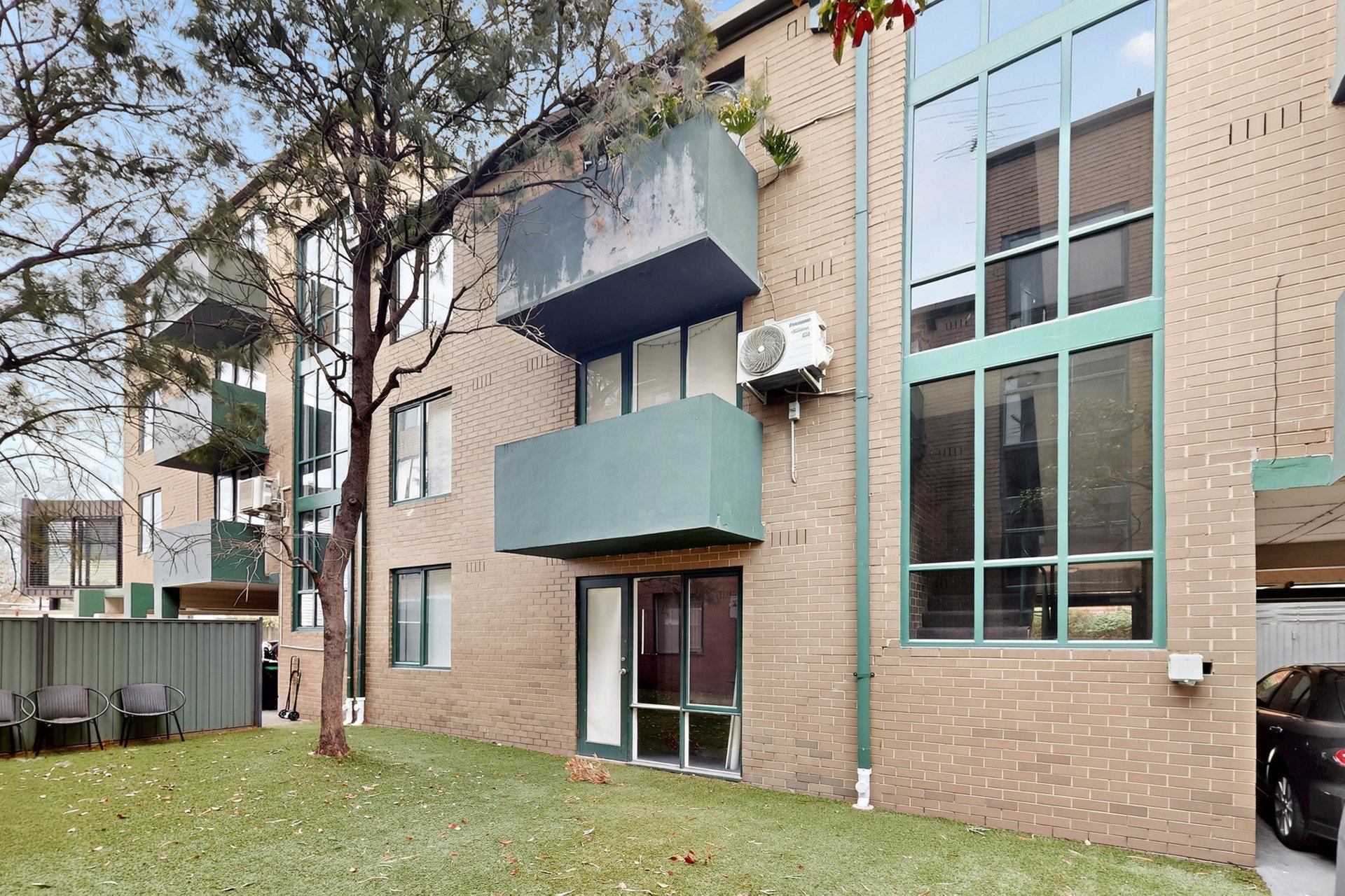7 / 227 Bridport Street West  Albert Park
