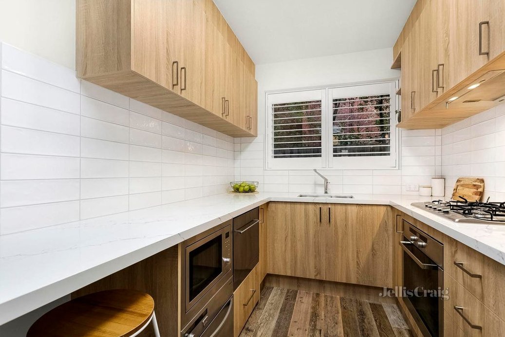 7/24 Loch Street, St&nbsp;Kilda&nbsp;West image 2