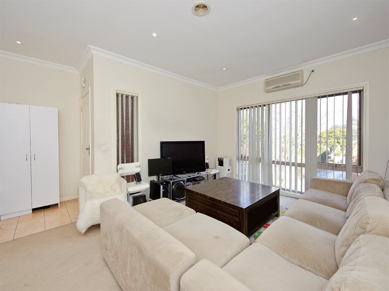 7/24 Oxford Street, Box Hill image 3