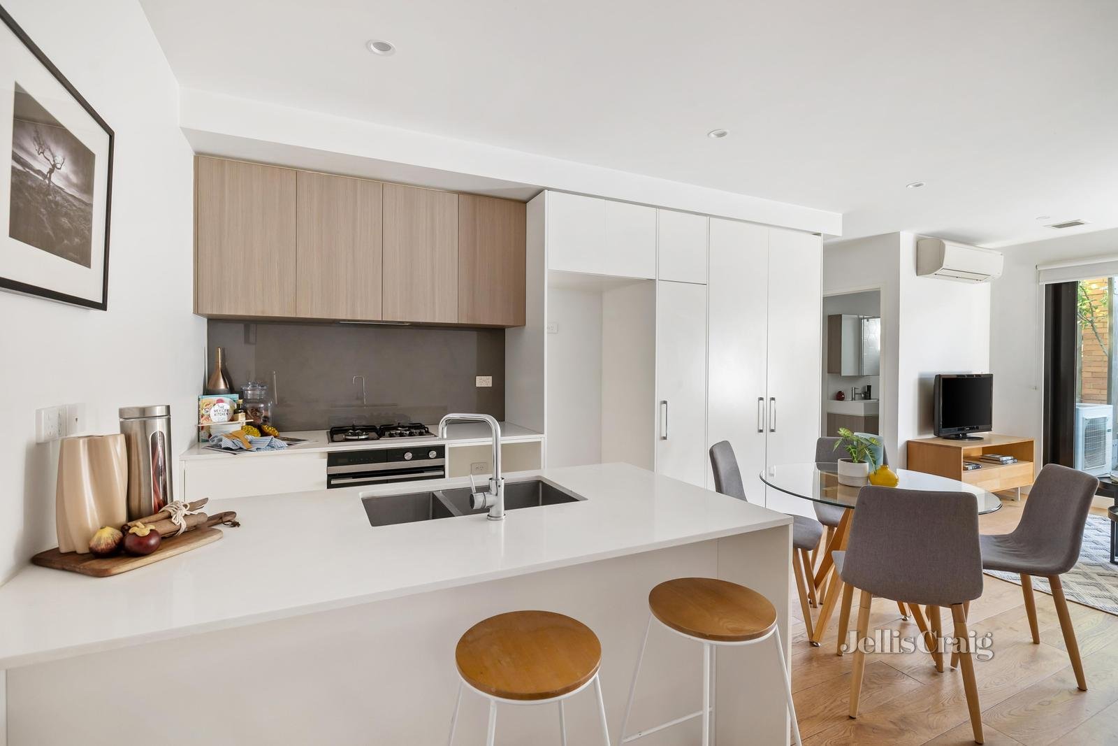 7/27 Jasper Road, Bentleigh image 2
