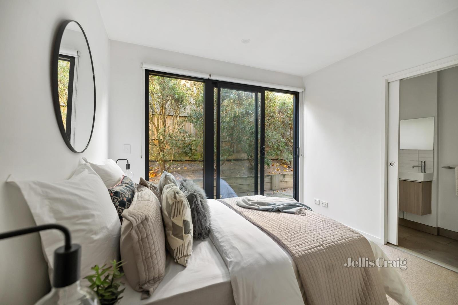 7/27 Jasper Road, Bentleigh image 6