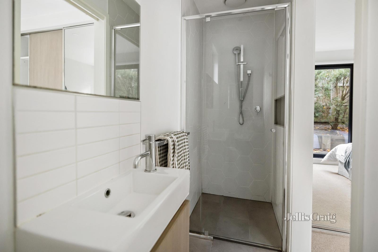 7/27 Jasper Road, Bentleigh image 8