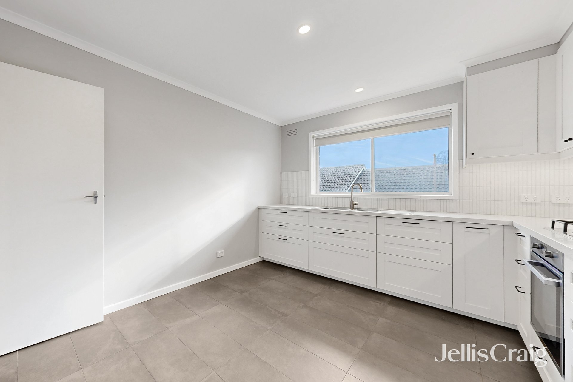 7/28 Weir Street, Balwyn image 4