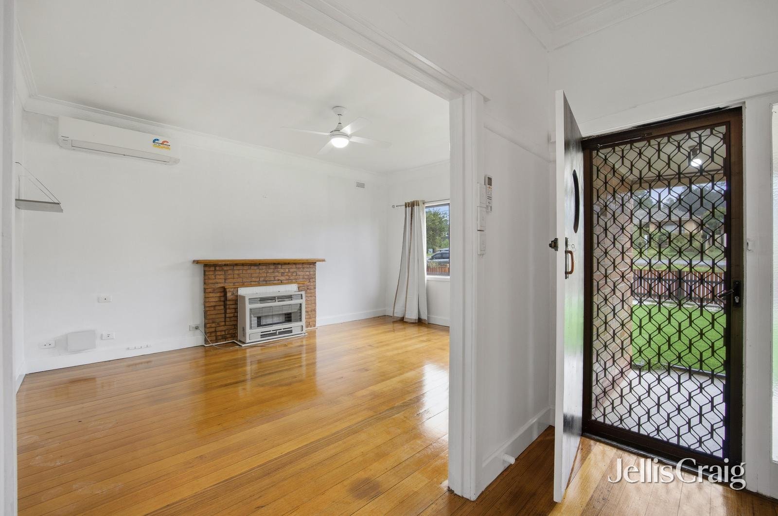 729 Geelong Road, Canadian image 3