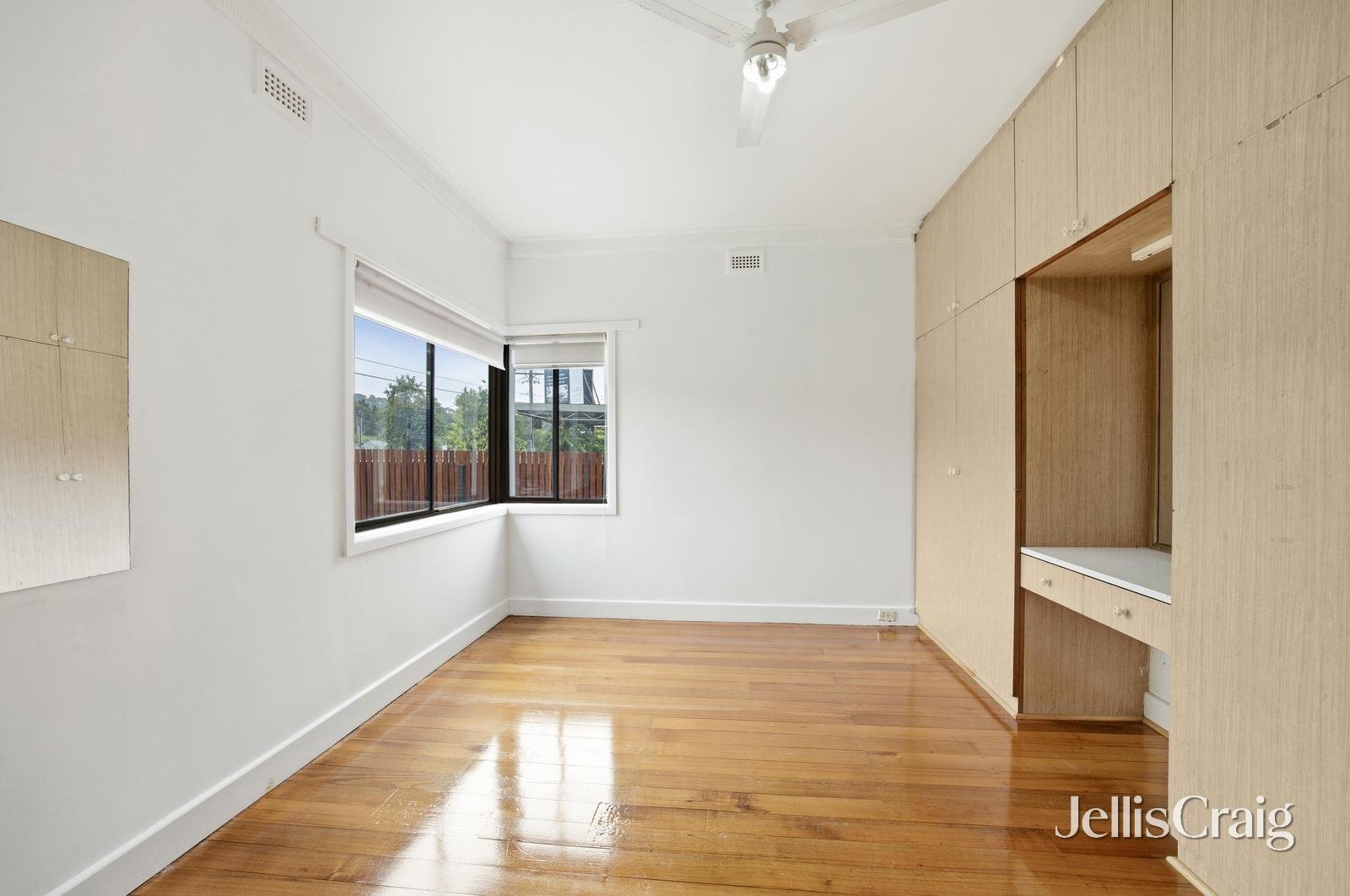 729 Geelong Road, Canadian image 4