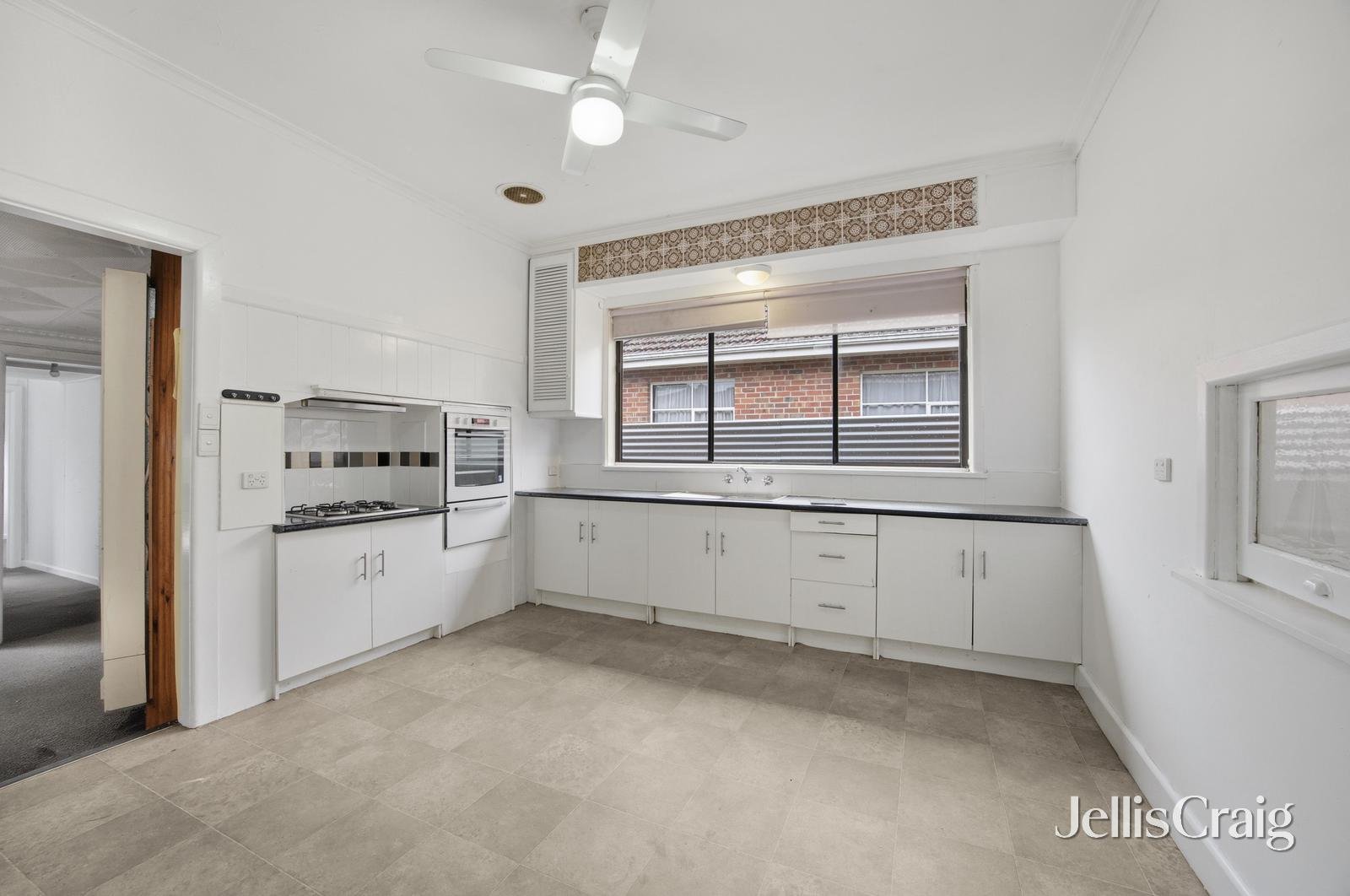 729 Geelong Road, Canadian image 5