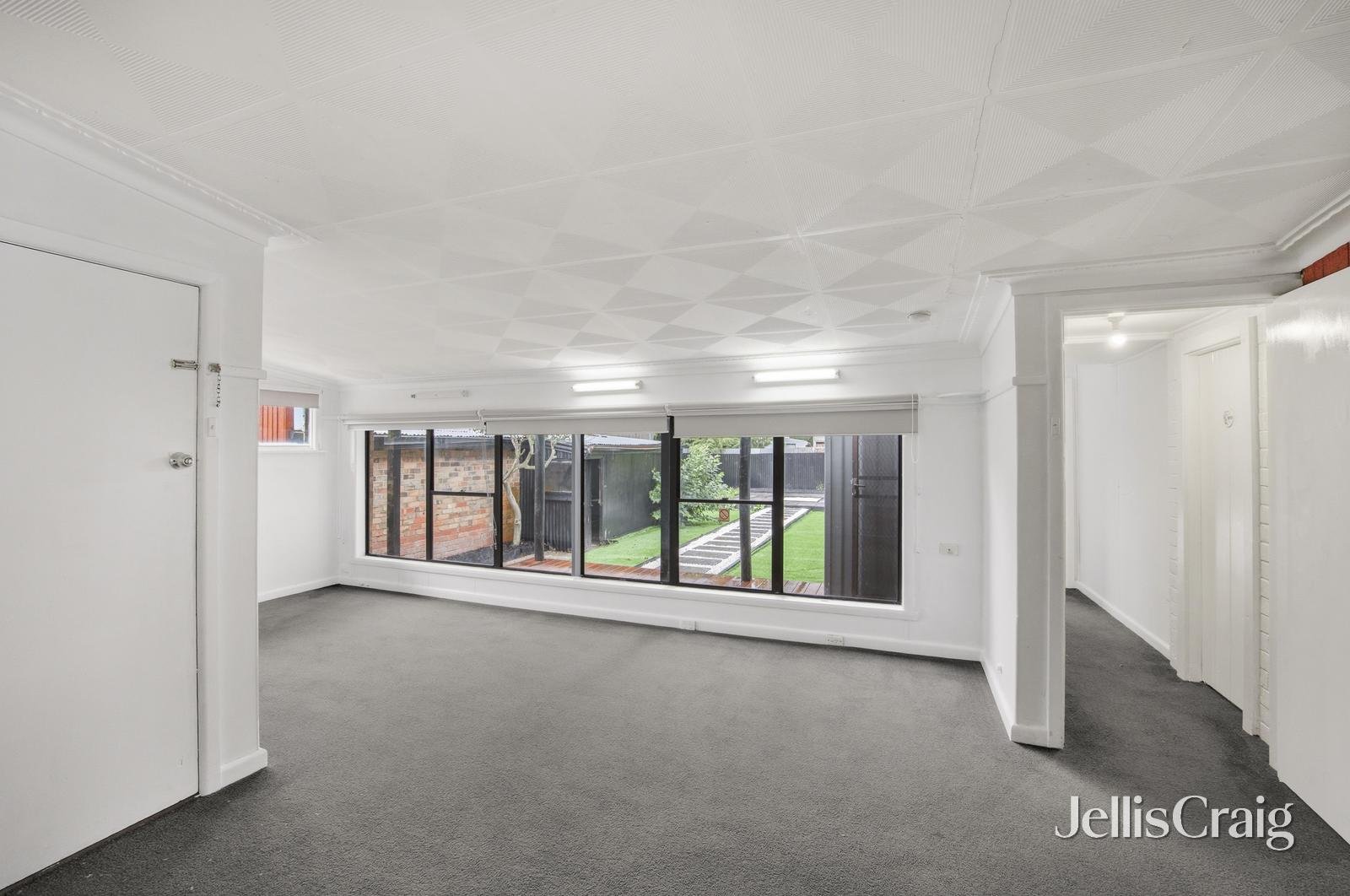 729 Geelong Road, Canadian image 7