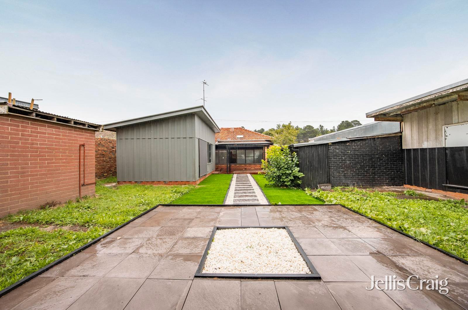 729 Geelong Road, Canadian image 9