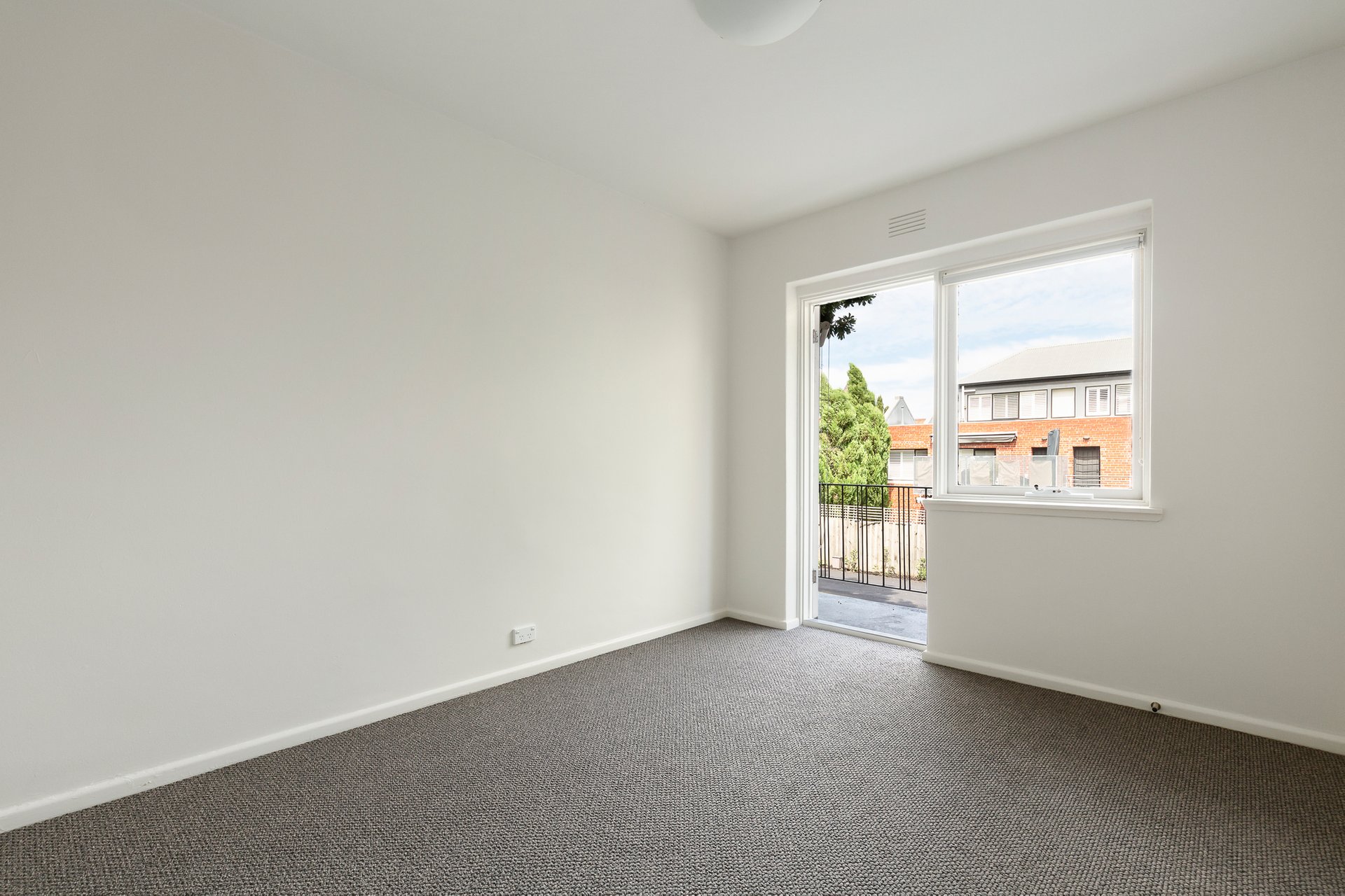 7/294 Ferrars Street, South Melbourne image 4