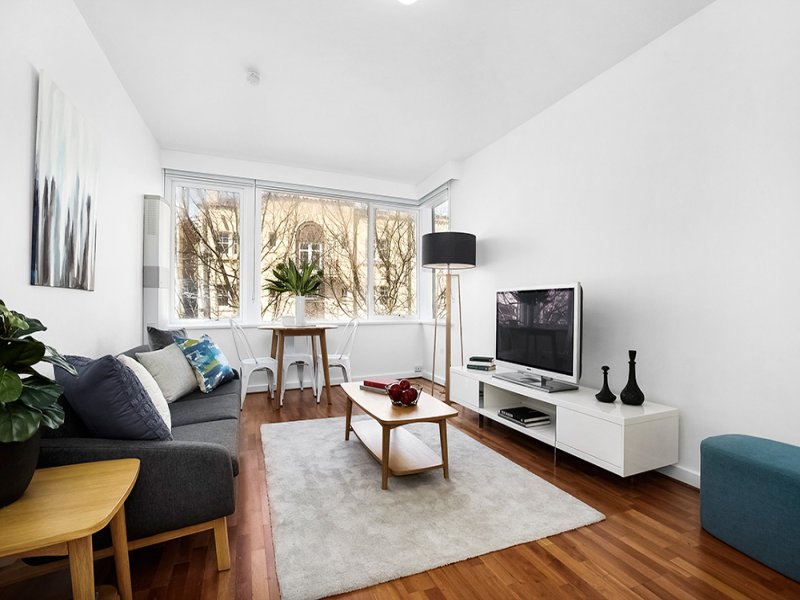 7/2a Robe Street, St Kilda image 1