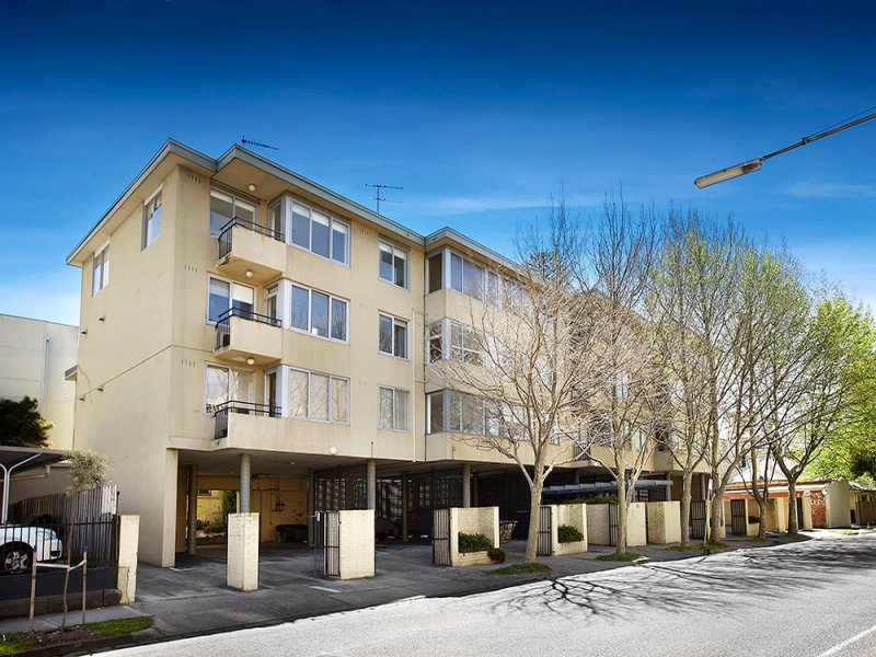 7/2a Robe Street, St Kilda image 3
