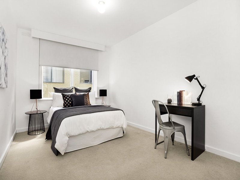 7/2a Robe Street, St Kilda image 6