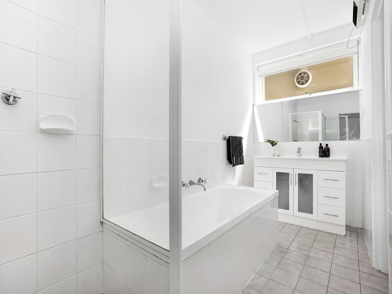 7/2a Robe Street, St Kilda image 7