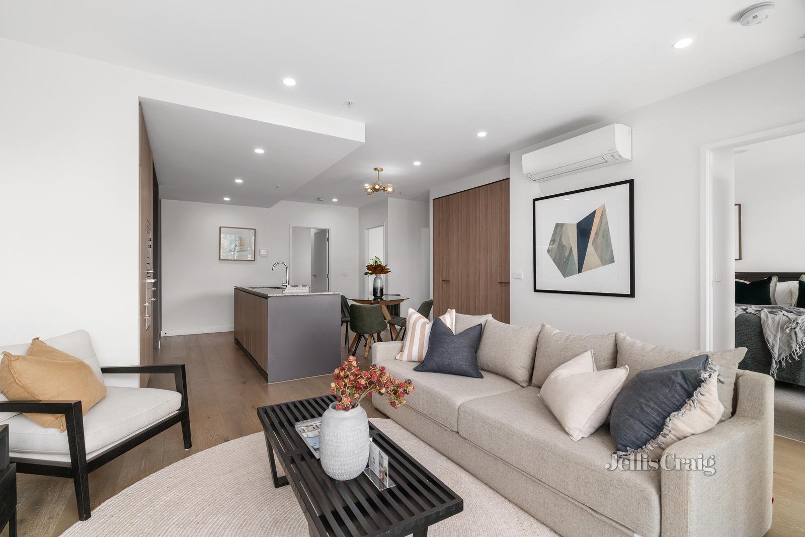 7/31 Prince Edward Avenue, Mckinnon image 1