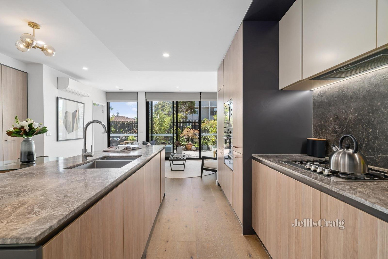 7/31 Prince Edward Avenue, Mckinnon image 2