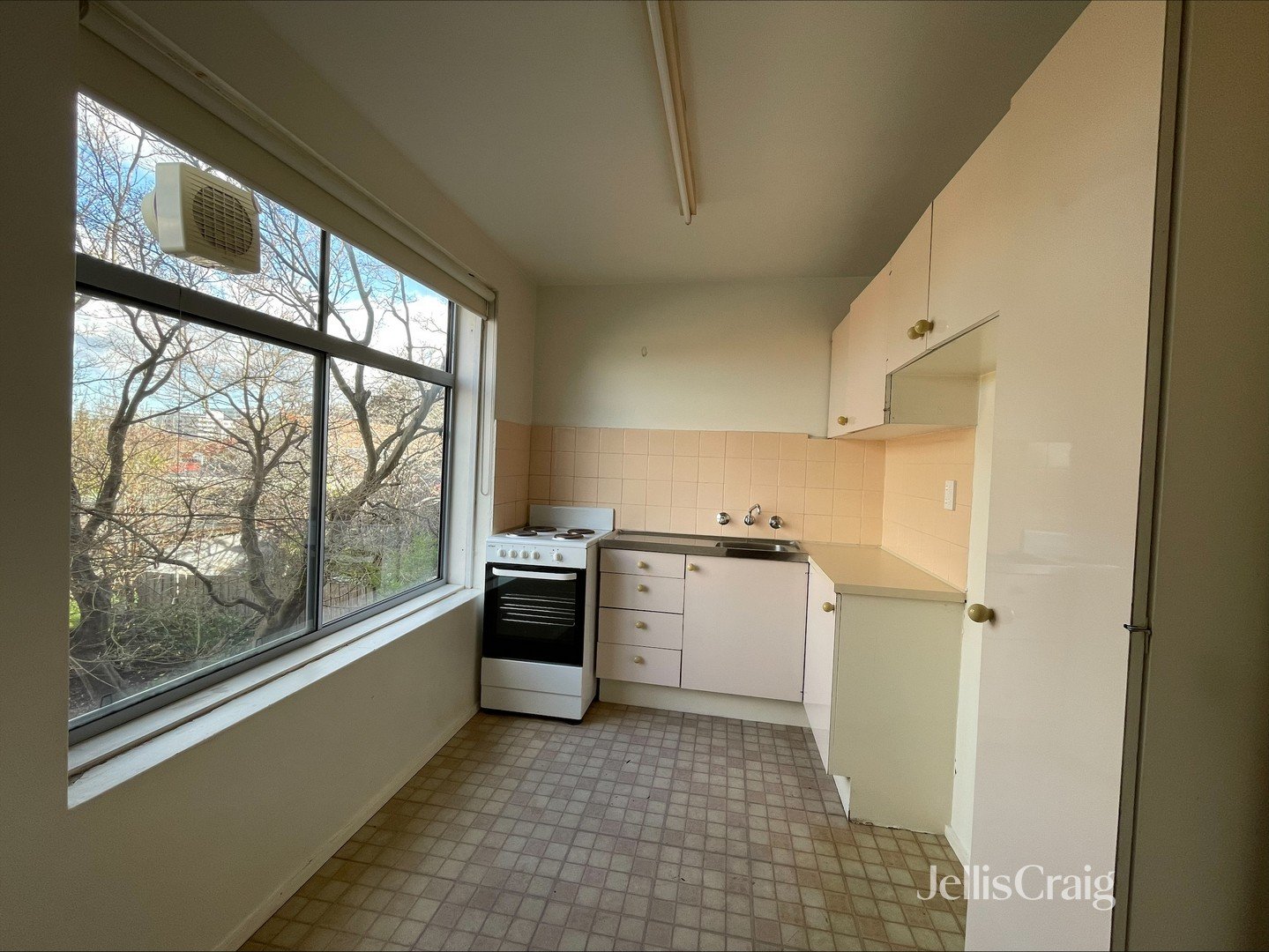 7/31 Staley Street, Brunswick image 2