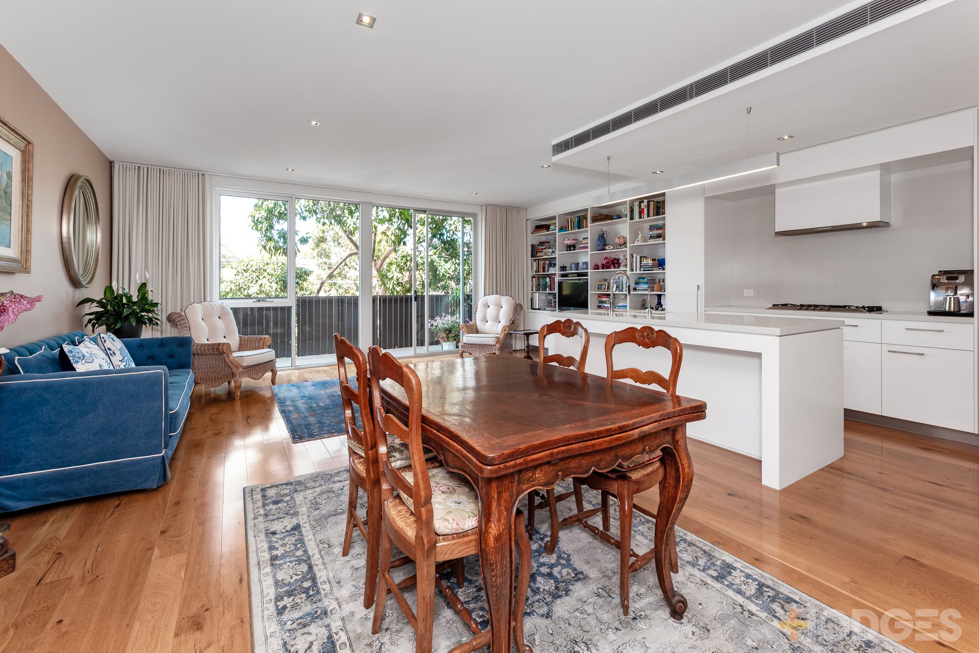 7 / 32 Outer Crescent Brighton