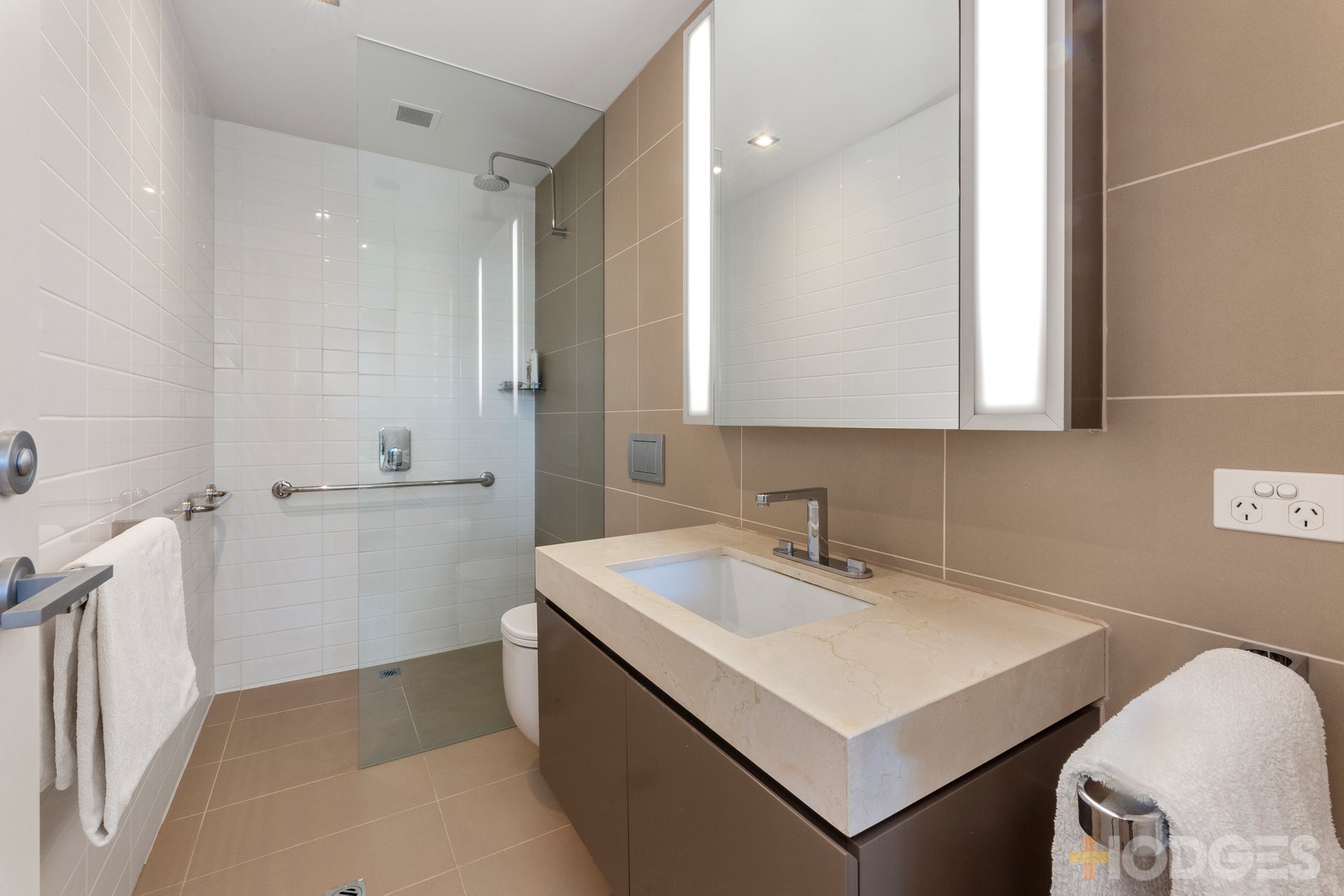 7 / 32 Outer Crescent Brighton