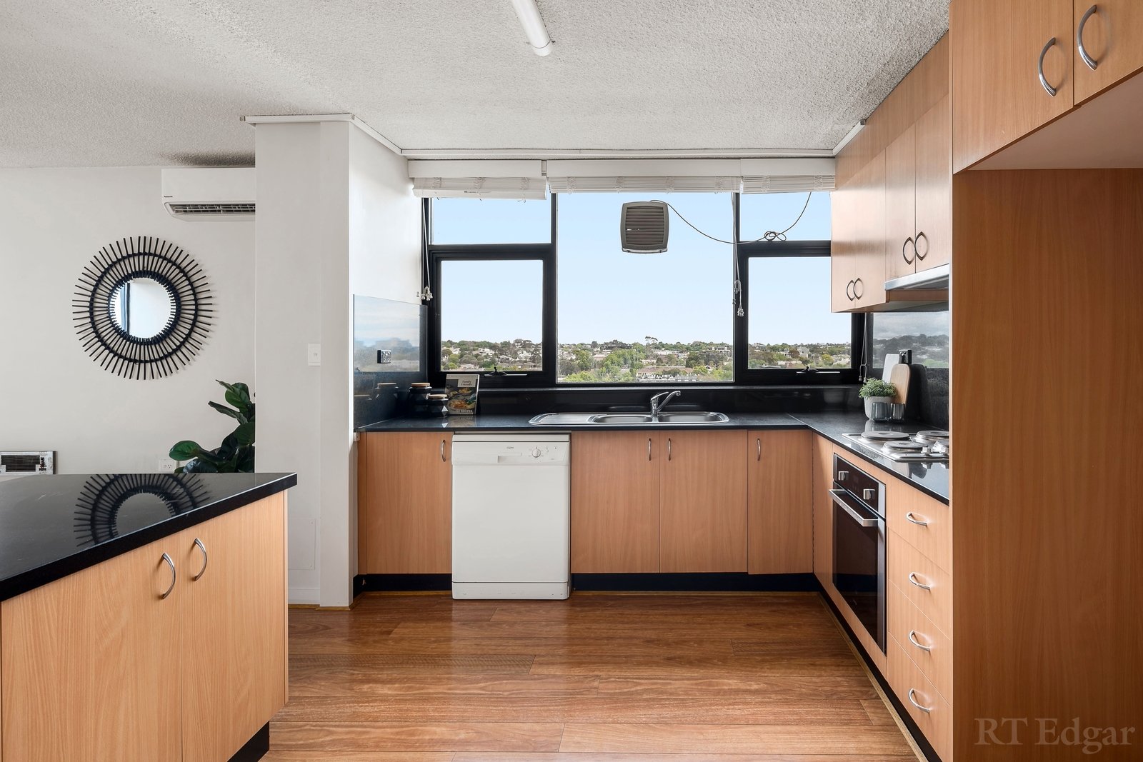 Property Gallery Thumbnail 5