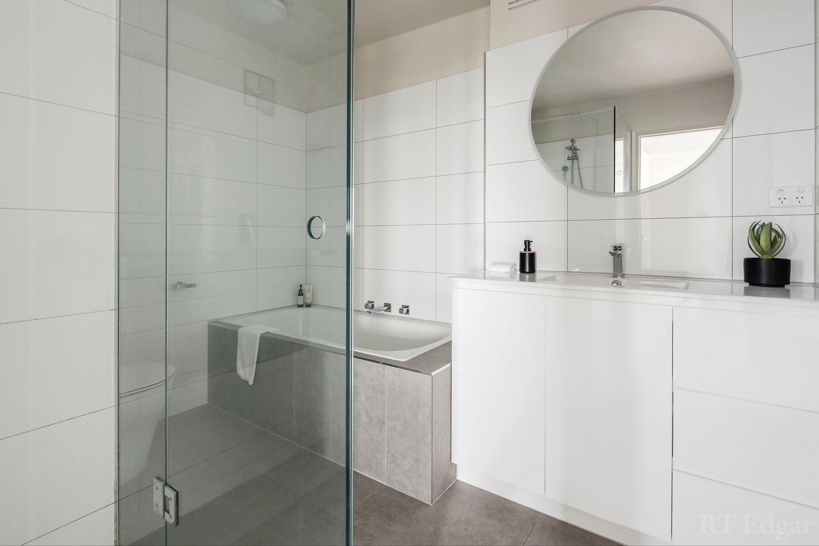 Property Gallery Thumbnail 9