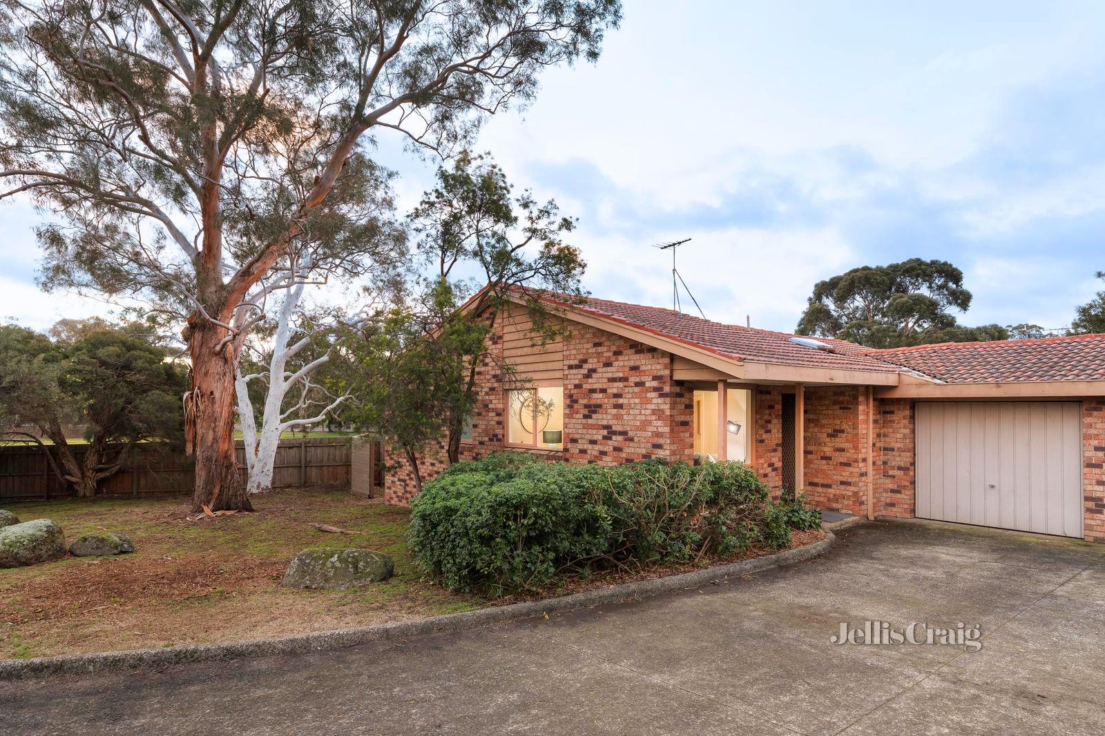 7/37 Torbay Street, Macleod image 1