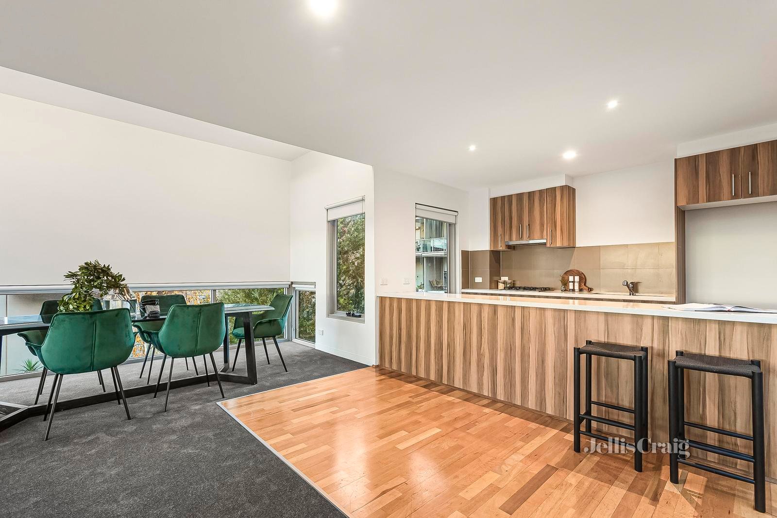 7/4-12 Fisher Parade, Ascot Vale image 3