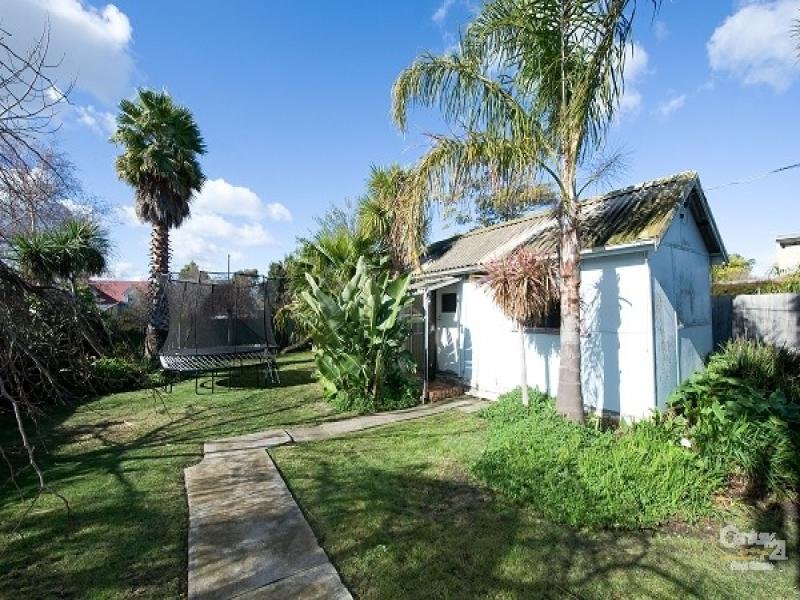 74 Alma Terrace, Newport image 3