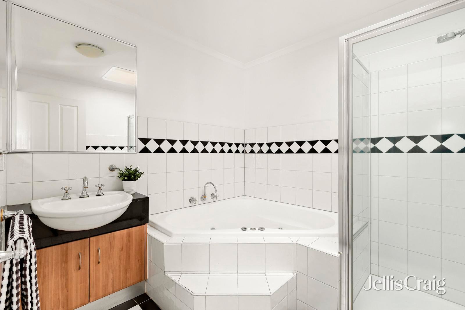 7/4 Belvedere Close, Maribyrnong image 7