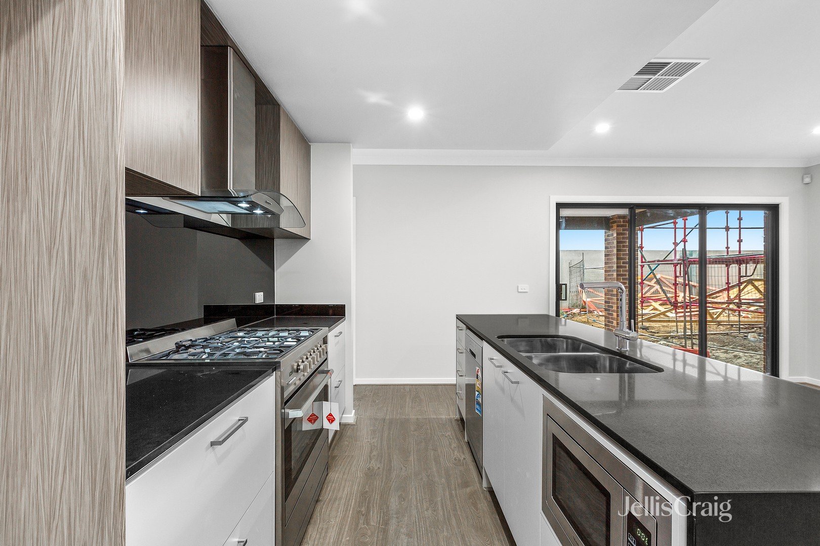 74 Bruckner Drive, Point Cook image 2