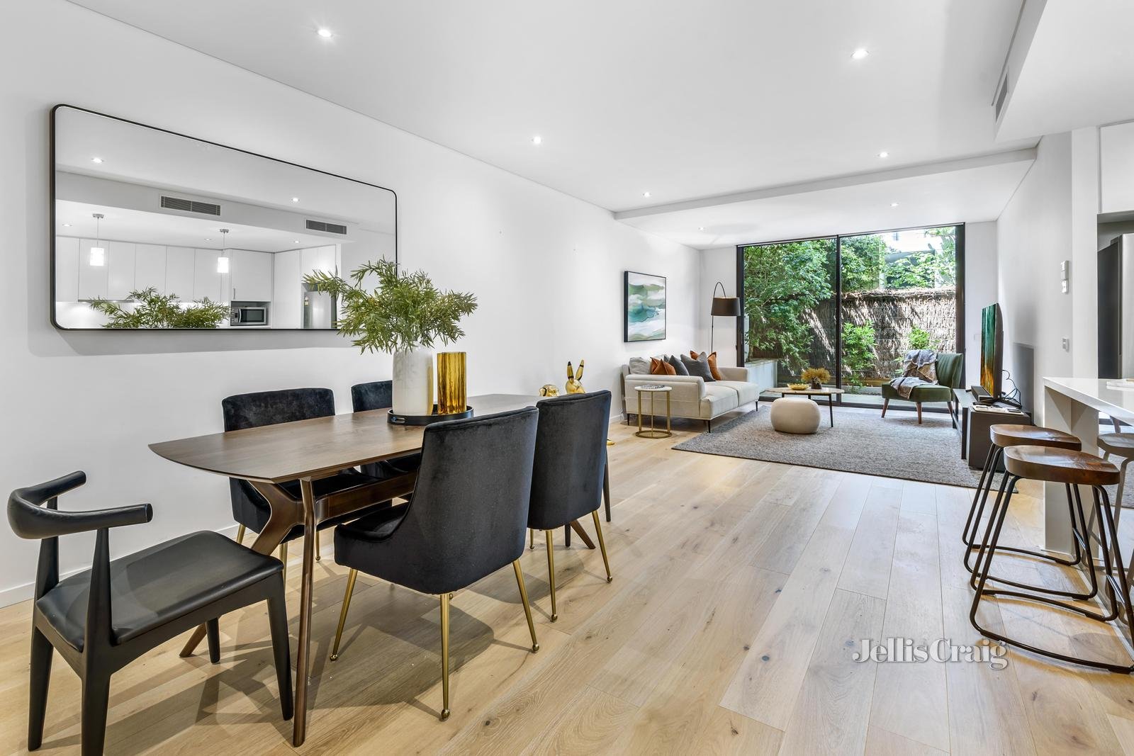 7/4 Cromwell Road, South Yarra image 3