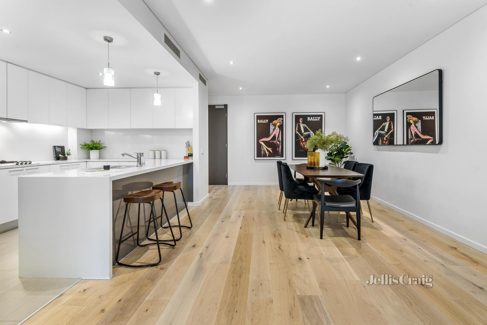 7/4 Cromwell Road, South Yarra image 4