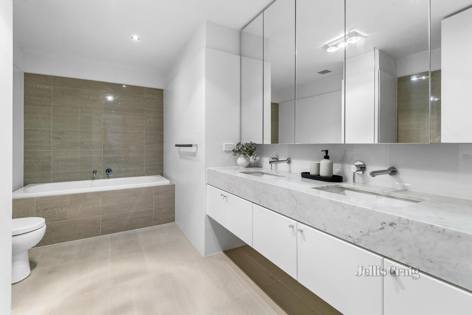 7/4 Cromwell Road, South Yarra image 9