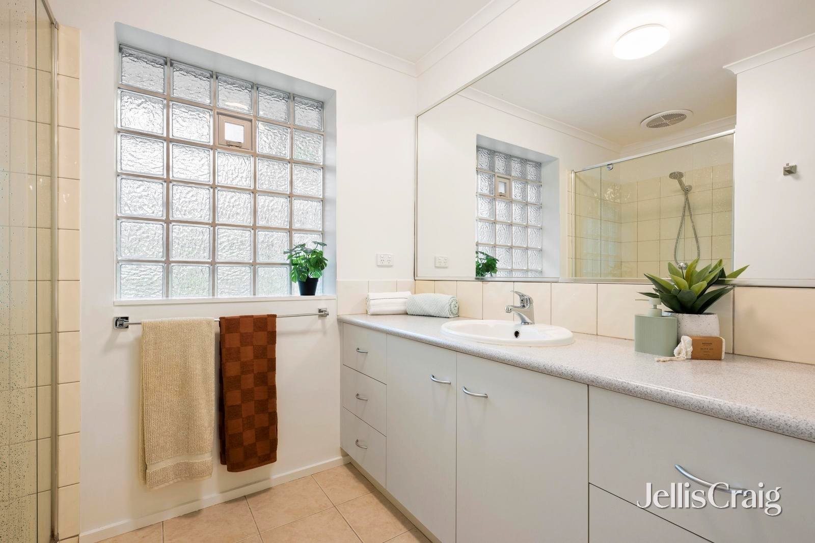 74 Croydondale Drive, Mooroolbark image 8