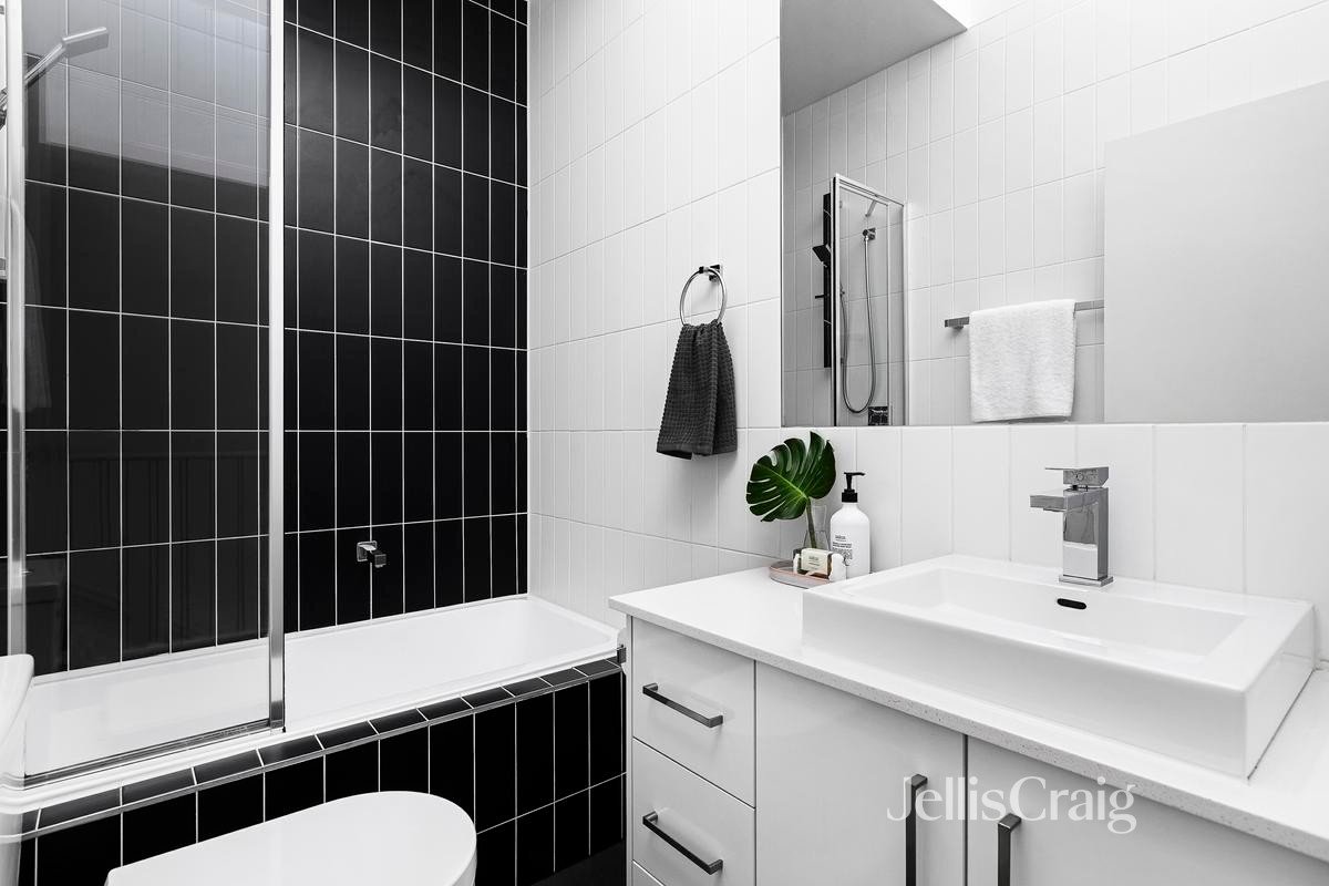 7/4 Florence Street, Brunswick image 9