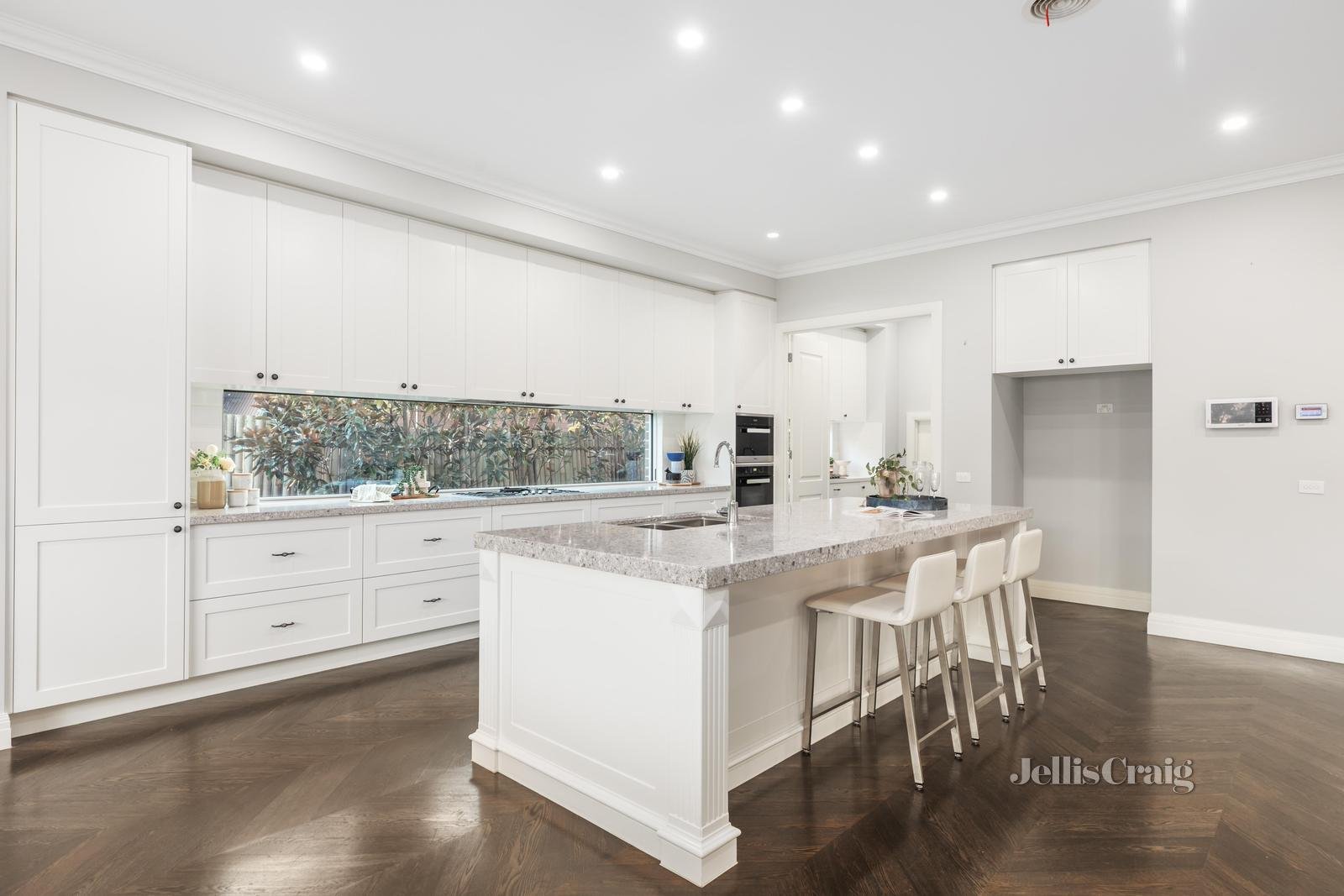 74 Guinevere Parade, Glen Waverley image 3
