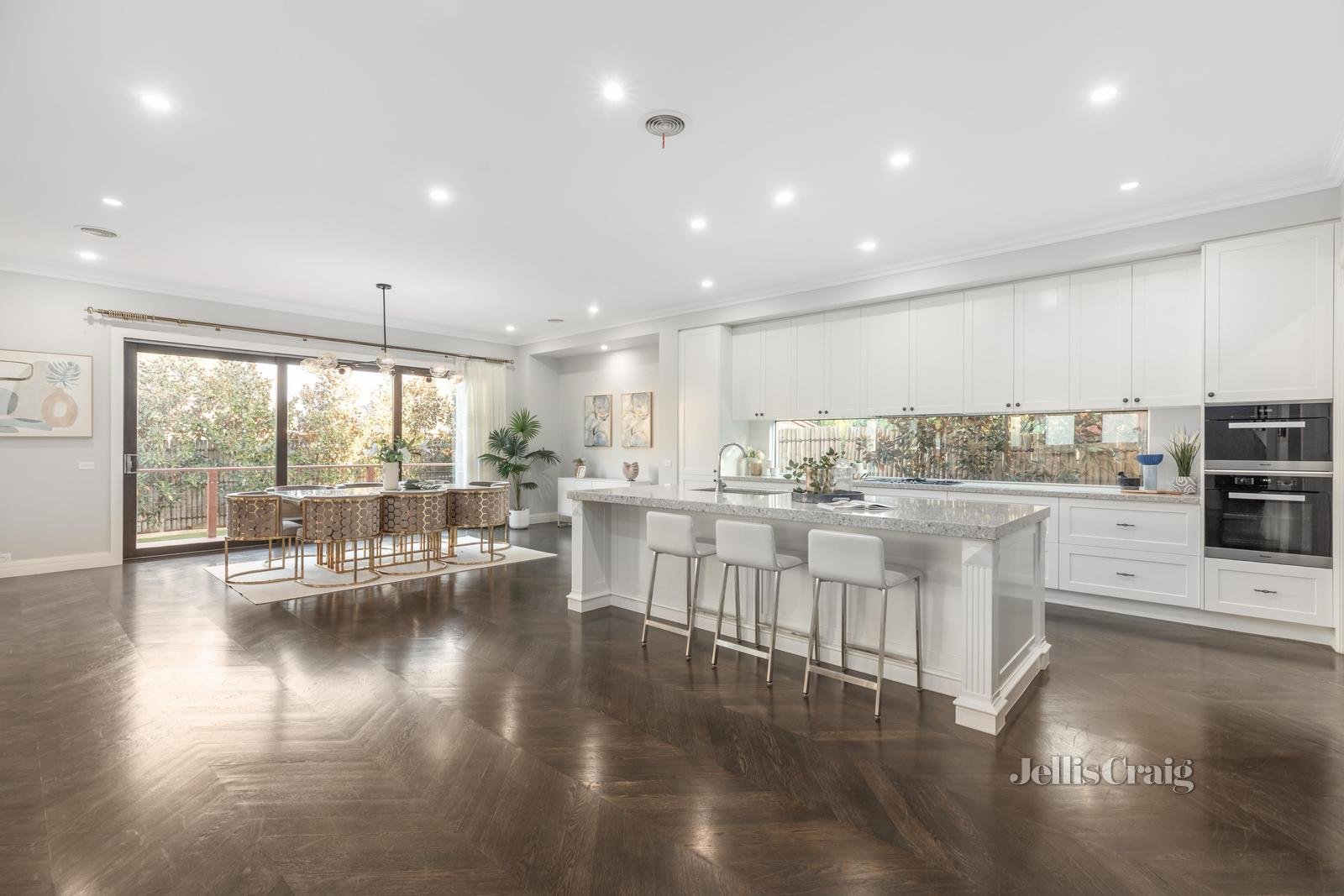 74 Guinevere Parade, Glen Waverley image 4