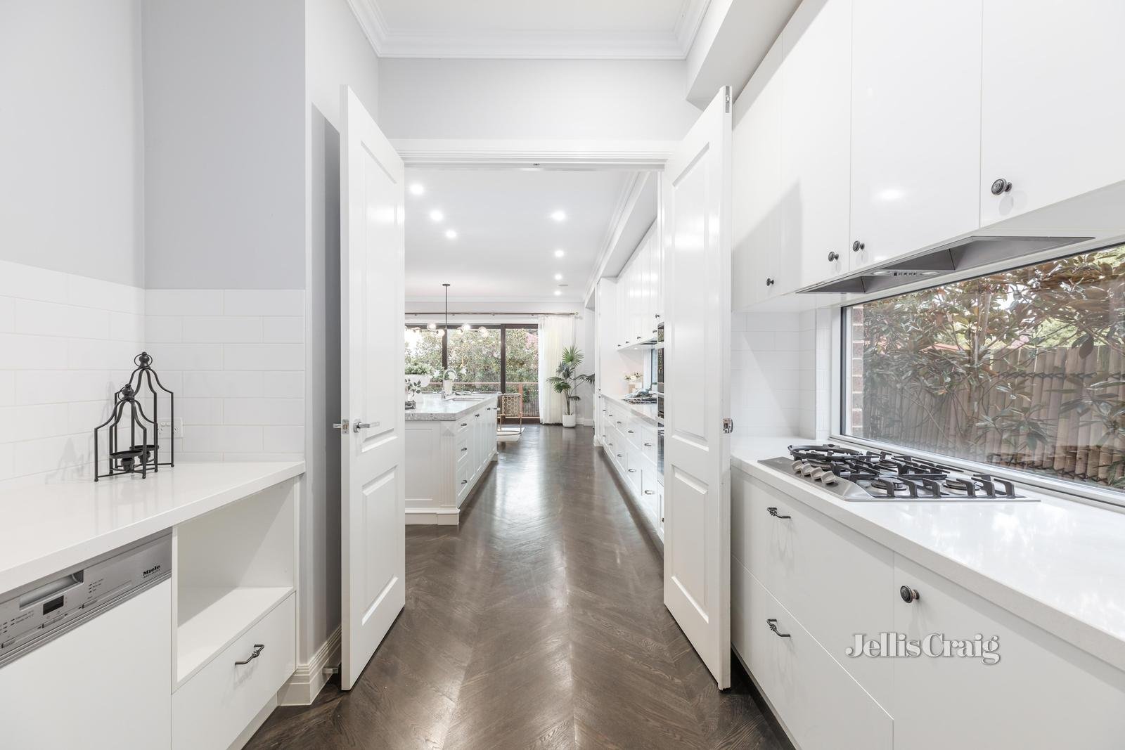 74 Guinevere Parade, Glen Waverley image 5