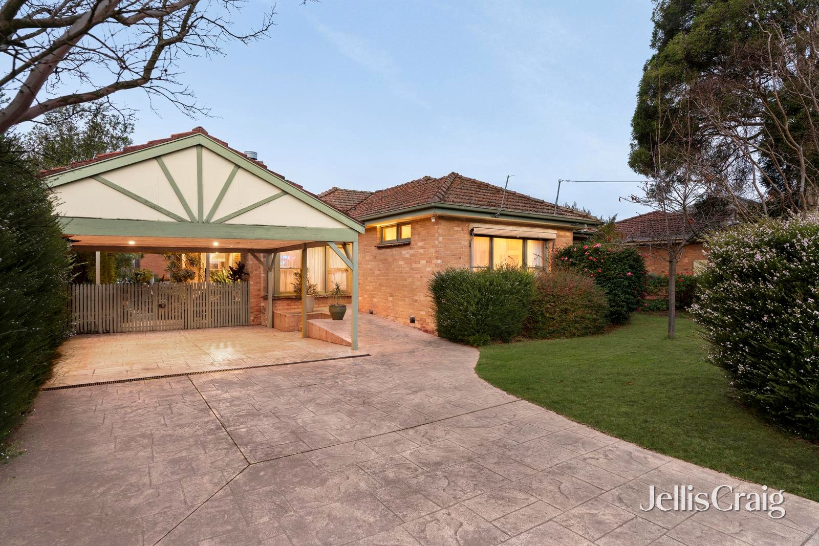 74 Hilton Street, Mount&nbsp;Waverley image 2
