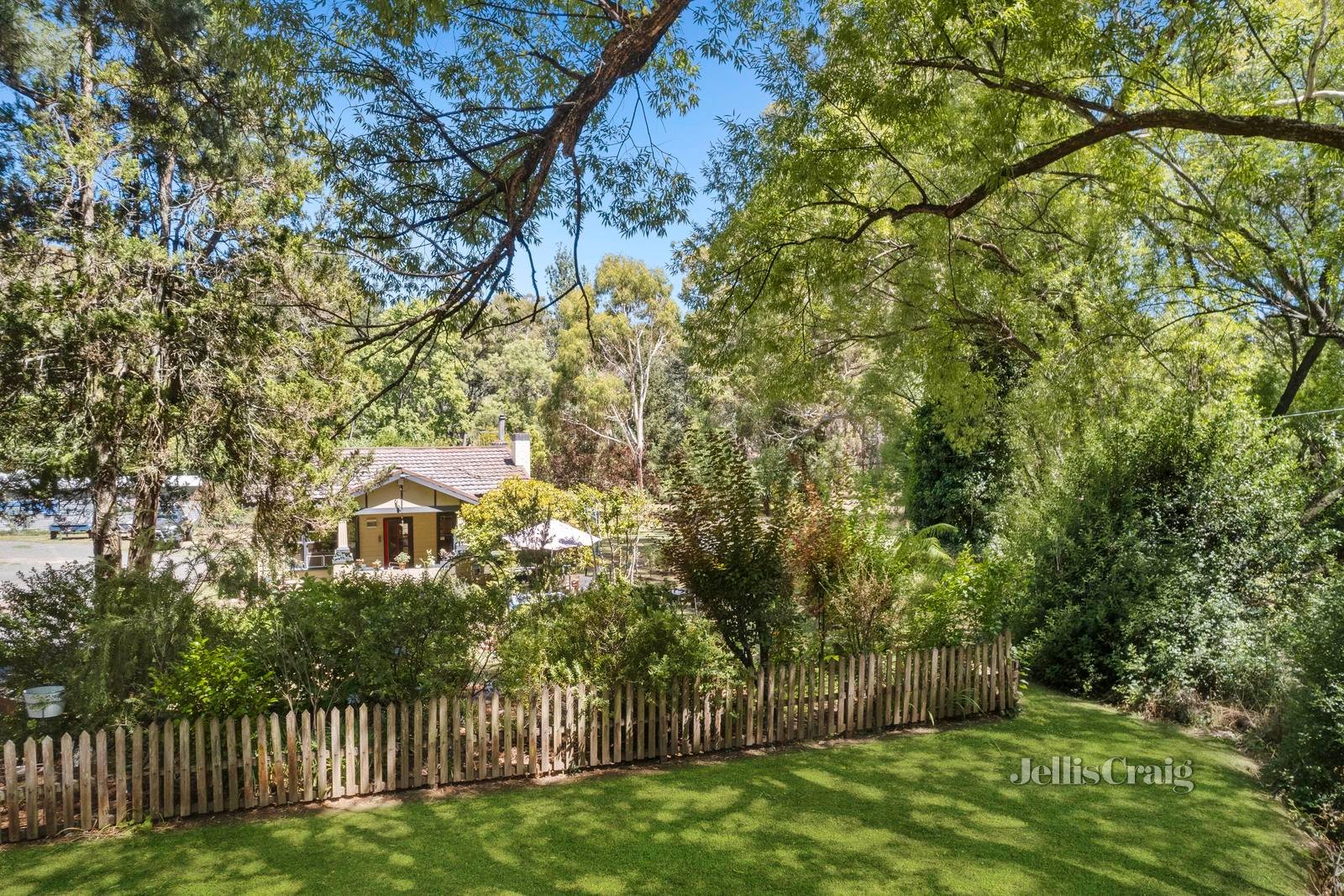 74 Lake Road, Daylesford image 2