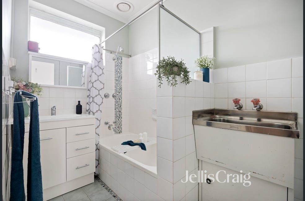 7/4 Lyons Street, Williamstown image 9
