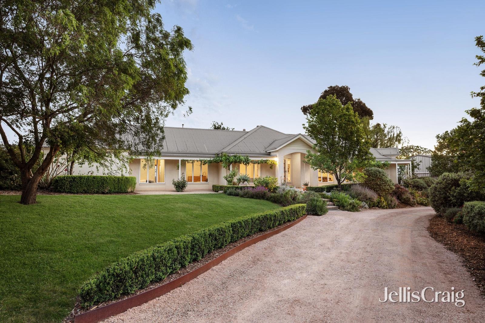 74 Meander Road, Hurstbridge image 1