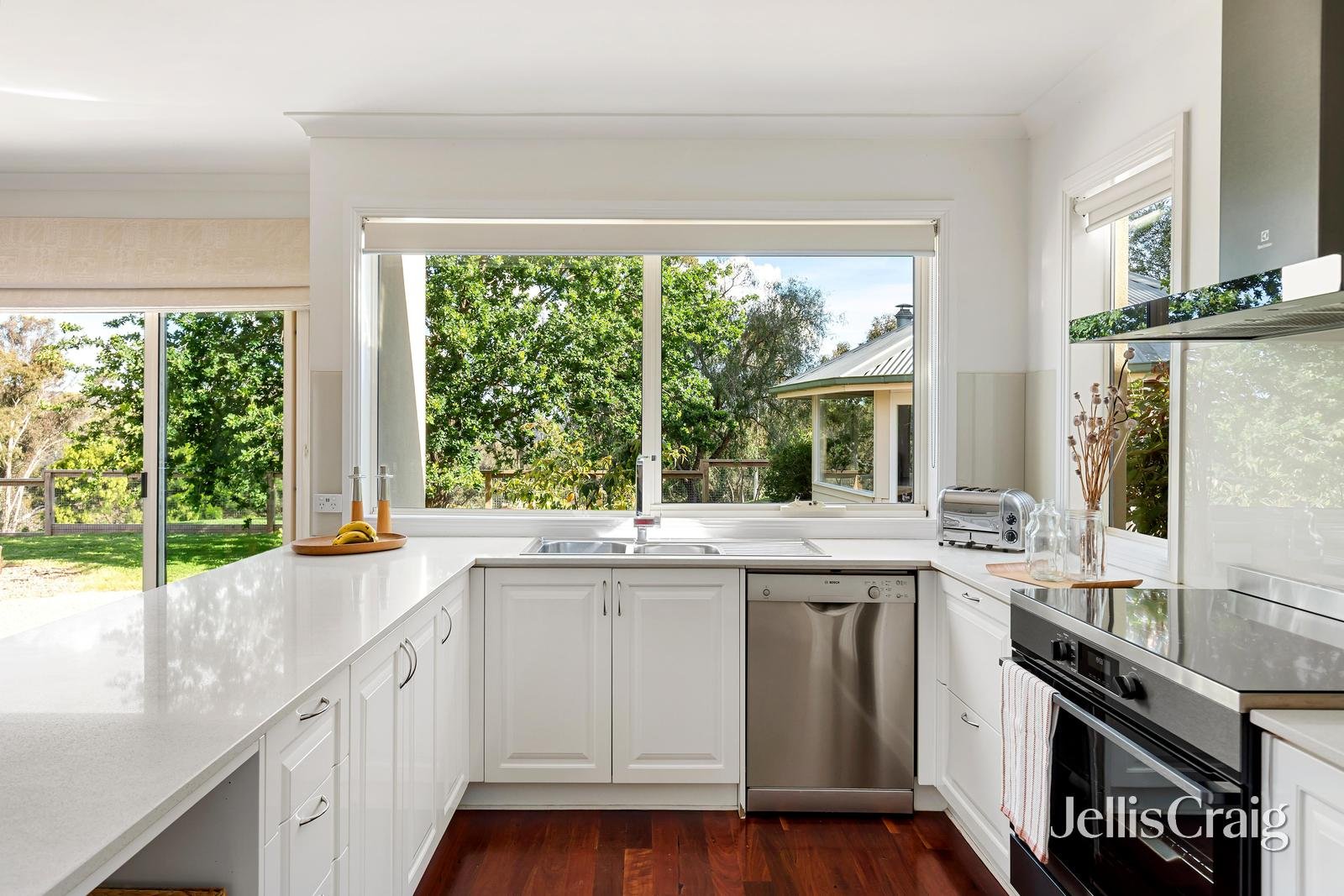 74 Meander Road, Hurstbridge image 5