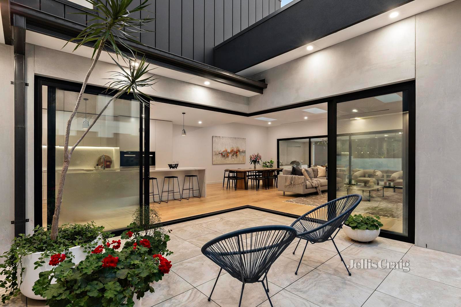 74 Roberts Street, Essendon image 16